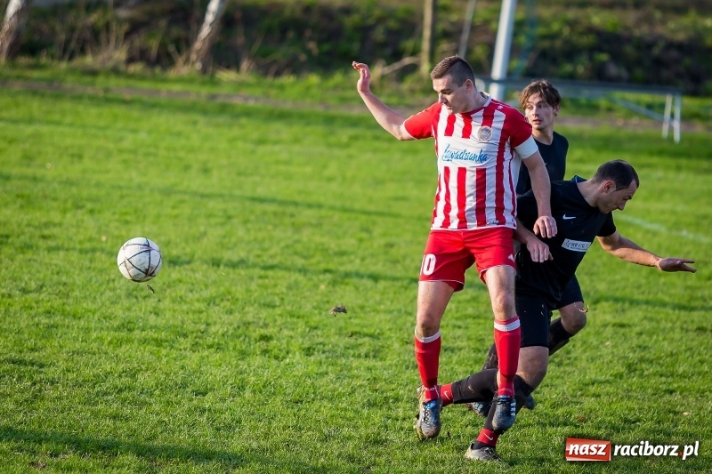 Zdjęcie w galerii na portalu naszraciborz.pl: Leszek Nieckarz bohaterem Pawłowa. Rezerwy Przyszłości Rogów nie zdołały odwrócić losów meczu  wiadomości z regionu