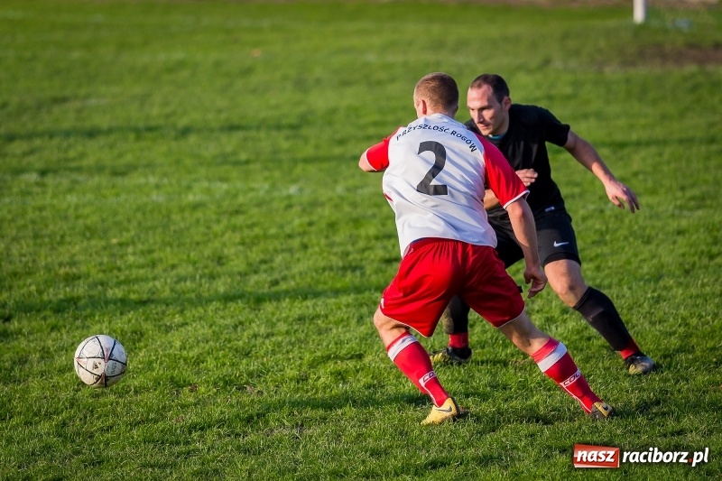 Zdjęcie w galerii na portalu naszraciborz.pl: Leszek Nieckarz bohaterem Pawłowa. Rezerwy Przyszłości Rogów nie zdołały odwrócić losów meczu  wiadomości z regionu