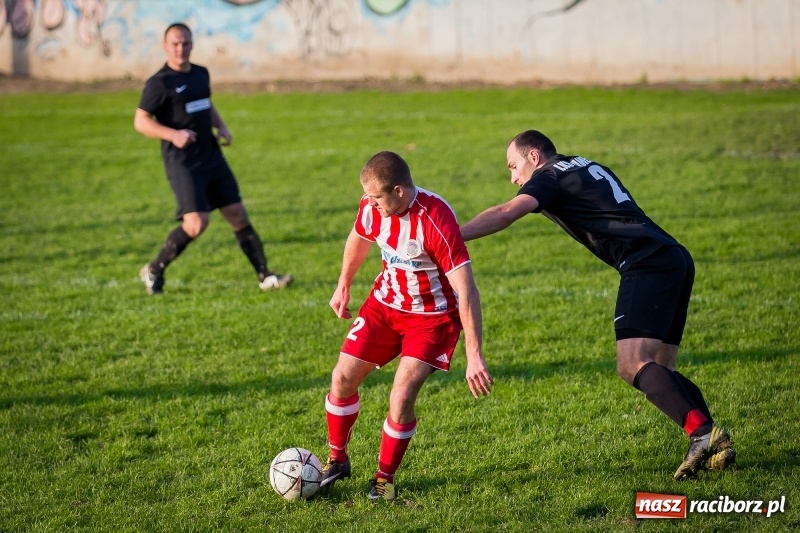 Zdjęcie w galerii na portalu naszraciborz.pl: Leszek Nieckarz bohaterem Pawłowa. Rezerwy Przyszłości Rogów nie zdołały odwrócić losów meczu  wiadomości z regionu
