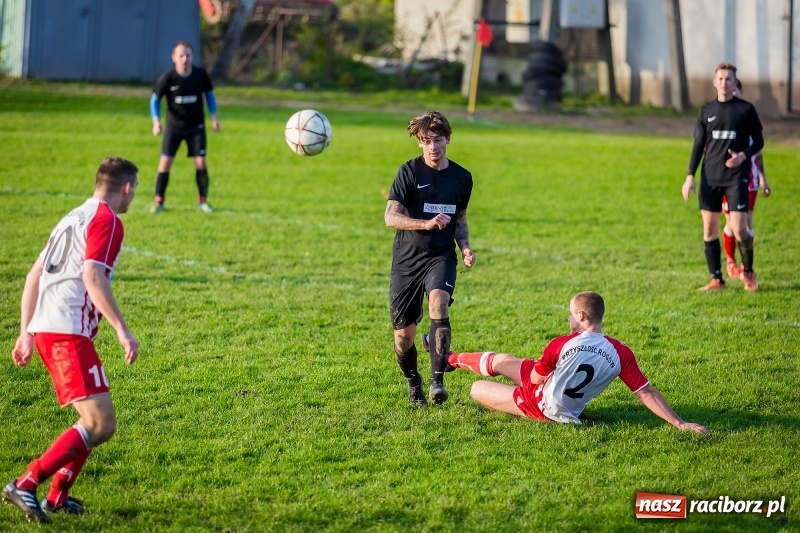 Zdjęcie w galerii na portalu naszraciborz.pl: Leszek Nieckarz bohaterem Pawłowa. Rezerwy Przyszłości Rogów nie zdołały odwrócić losów meczu  wiadomości z regionu