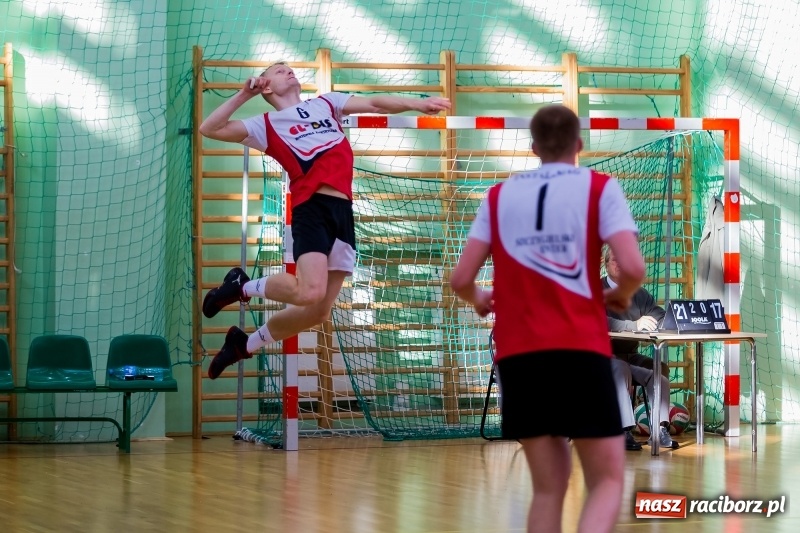Zdjęcie w galerii na portalu naszraciborz.pl: JP Telebim RLPS: Jeden tie-break i sześć pewnych zwycięstw  wiadomości z regionu