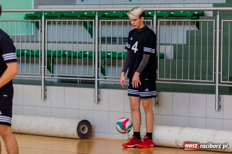 Zdjęcie w galerii na portalu naszraciborz.pl: JP Telebim RLPS: Jeden tie-break i sześć pewnych zwycięstw  wiadomości z regionu