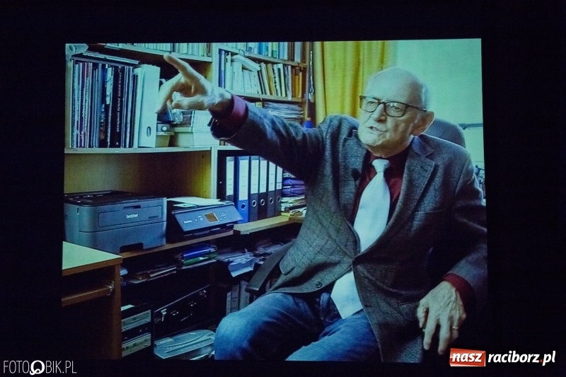 Zdjęcie w galerii na portalu naszraciborz.pl: Historyk, ale już powoli zabytek - w RCK odbyła się premiera filmu o Pawle Newerli  wiadomości z regionu