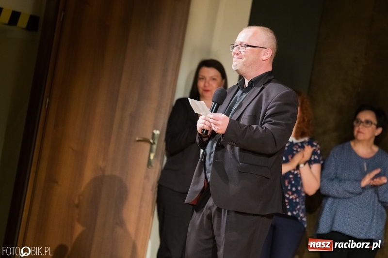 Zdjęcie w galerii na portalu naszraciborz.pl: Historyk, ale już powoli zabytek - w RCK odbyła się premiera filmu o Pawle Newerli  wiadomości z regionu