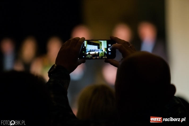 Zdjęcie w galerii na portalu naszraciborz.pl: Historyk, ale już powoli zabytek - w RCK odbyła się premiera filmu o Pawle Newerli  wiadomości z regionu