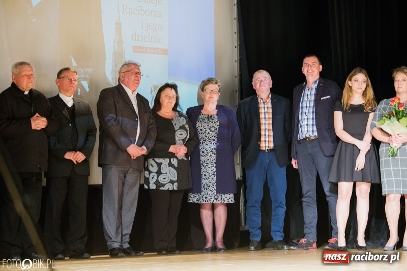 Zdjęcie w galerii na portalu naszraciborz.pl: Historyk, ale już powoli zabytek - w RCK odbyła się premiera filmu o Pawle Newerli  wiadomości z regionu