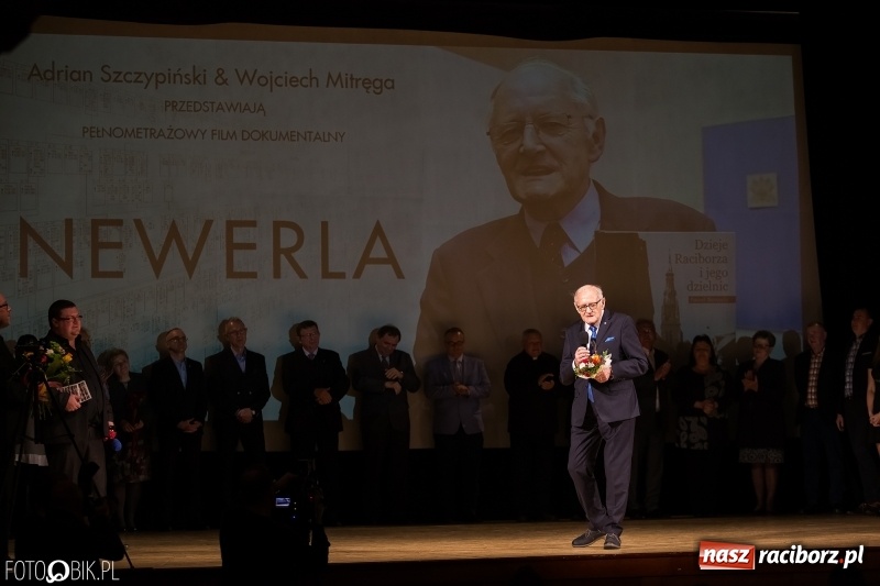 Zdjęcie w galerii na portalu naszraciborz.pl: Historyk, ale już powoli zabytek - w RCK odbyła się premiera filmu o Pawle Newerli  wiadomości z regionu