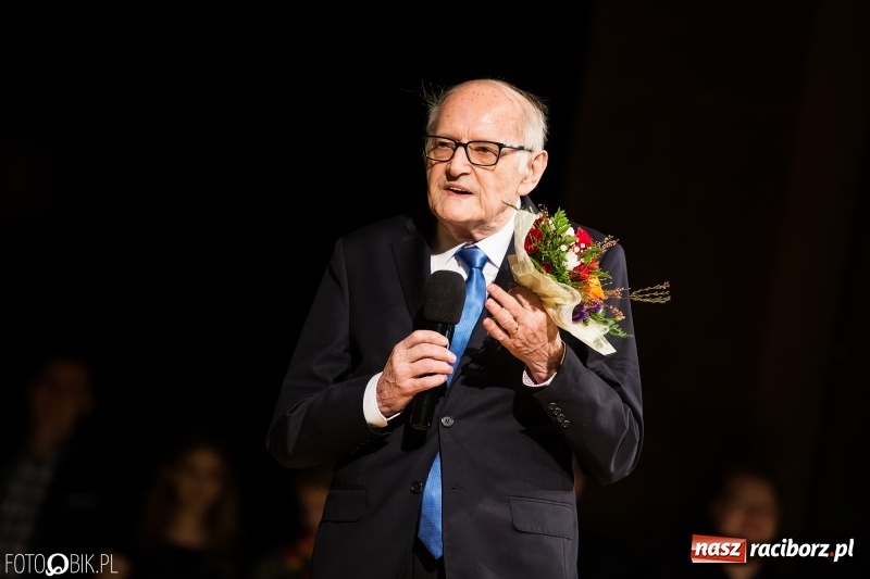 Zdjęcie w galerii na portalu naszraciborz.pl: Historyk, ale już powoli zabytek - w RCK odbyła się premiera filmu o Pawle Newerli  wiadomości z regionu