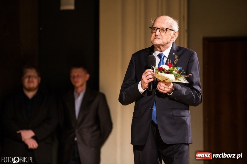 Zdjęcie w galerii na portalu naszraciborz.pl: Historyk, ale już powoli zabytek - w RCK odbyła się premiera filmu o Pawle Newerli  wiadomości z regionu