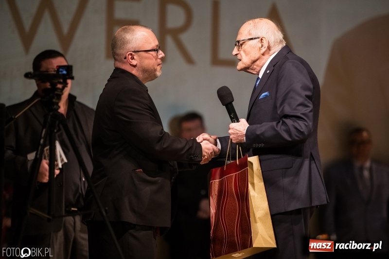 Zdjęcie w galerii na portalu naszraciborz.pl: Historyk, ale już powoli zabytek - w RCK odbyła się premiera filmu o Pawle Newerli  wiadomości z regionu