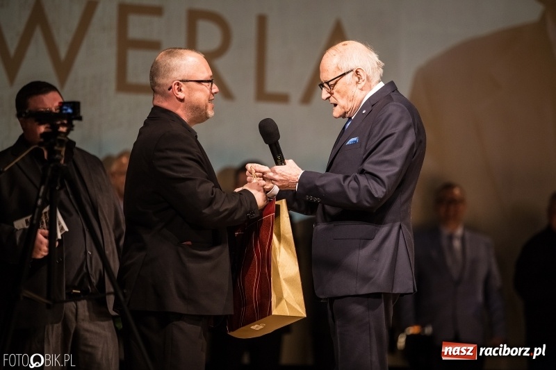 Zdjęcie w galerii na portalu naszraciborz.pl: Historyk, ale już powoli zabytek - w RCK odbyła się premiera filmu o Pawle Newerli  wiadomości z regionu