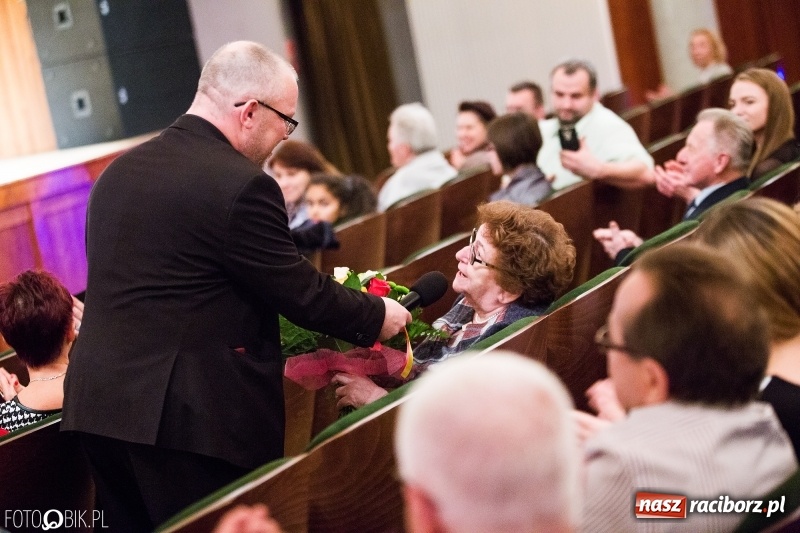 Zdjęcie w galerii na portalu naszraciborz.pl: Historyk, ale już powoli zabytek - w RCK odbyła się premiera filmu o Pawle Newerli  wiadomości z regionu