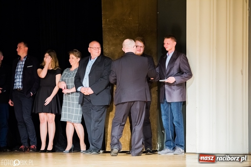 Zdjęcie w galerii na portalu naszraciborz.pl: Historyk, ale już powoli zabytek - w RCK odbyła się premiera filmu o Pawle Newerli  wiadomości z regionu