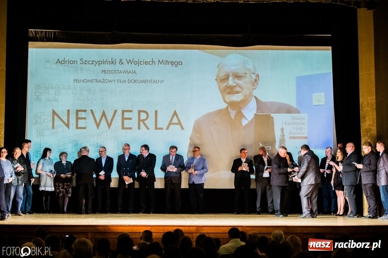 Zdjęcie w galerii na portalu naszraciborz.pl: Historyk, ale już powoli zabytek - w RCK odbyła się premiera filmu o Pawle Newerli  wiadomości z regionu