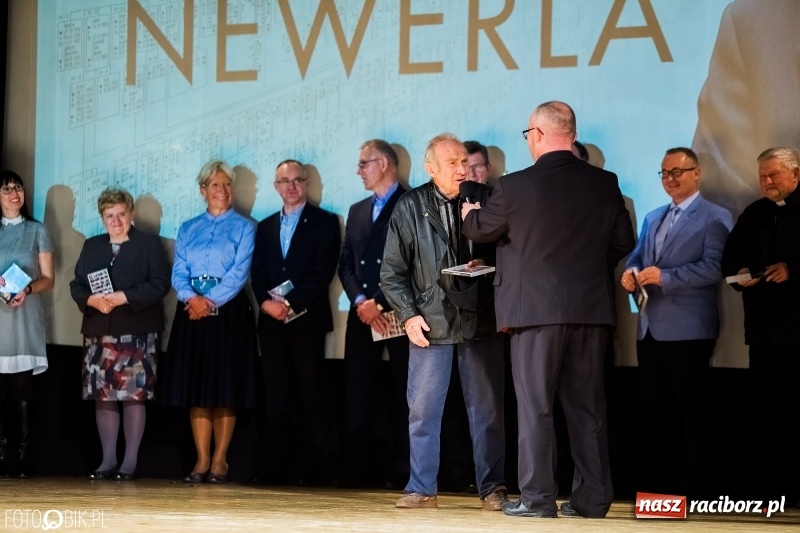 Zdjęcie w galerii na portalu naszraciborz.pl: Historyk, ale już powoli zabytek - w RCK odbyła się premiera filmu o Pawle Newerli  wiadomości z regionu
