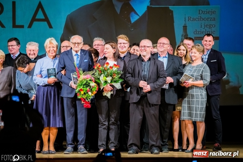 Zdjęcie w galerii na portalu naszraciborz.pl: Historyk, ale już powoli zabytek - w RCK odbyła się premiera filmu o Pawle Newerli  wiadomości z regionu