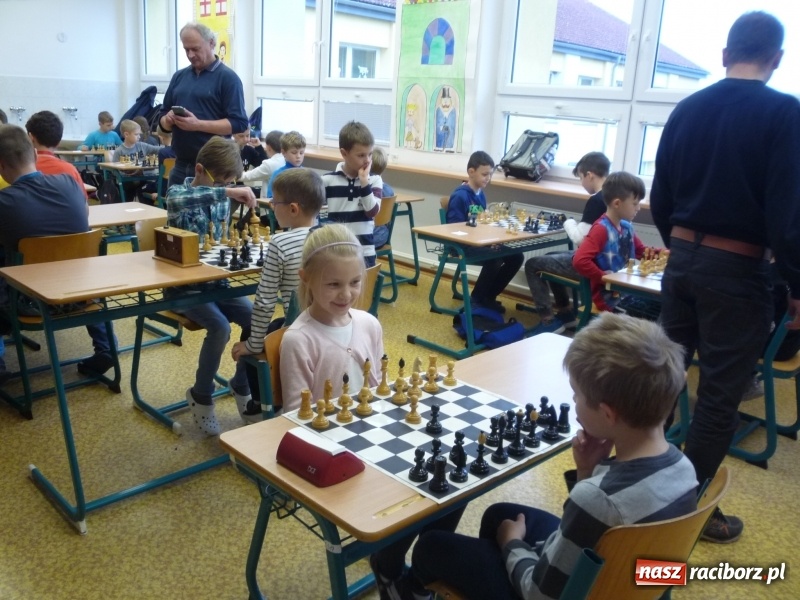 Zdjęcie w galerii na portalu naszraciborz.pl: Szachowy turniej w Czechach z udziałem uczniów szkoły podstawowej z Tworkowa wiadomości z regionu