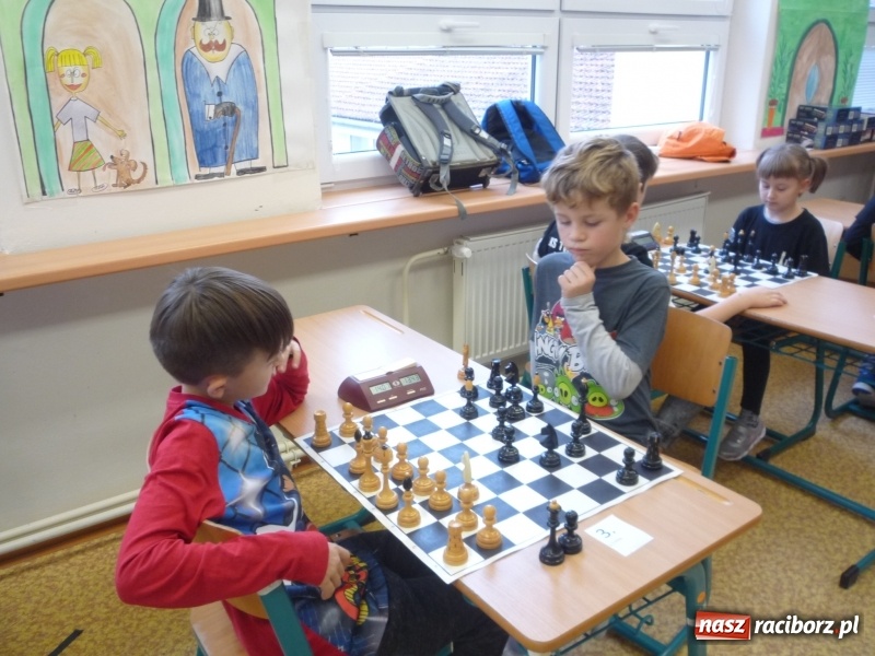 Zdjęcie w galerii na portalu naszraciborz.pl: Szachowy turniej w Czechach z udziałem uczniów szkoły podstawowej z Tworkowa wiadomości z regionu