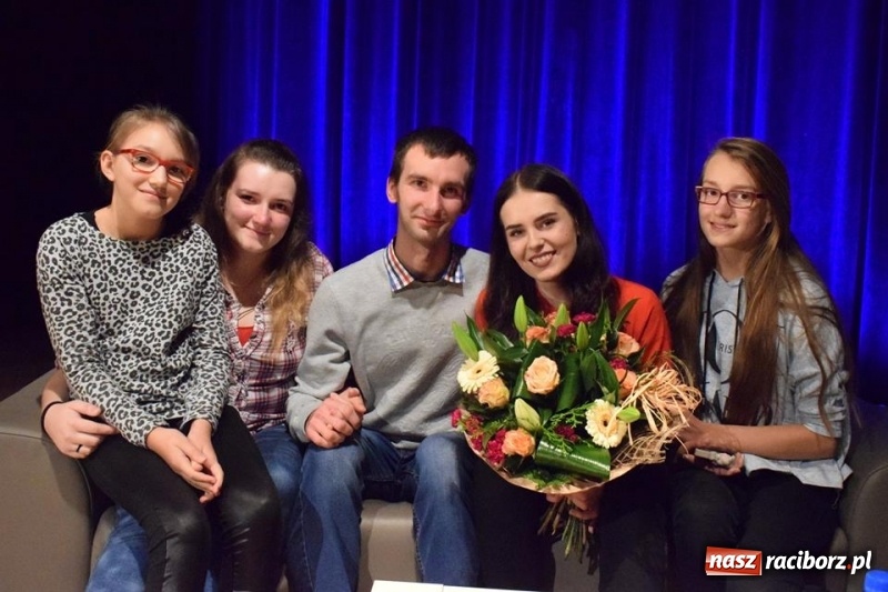 Zdjęcie w galerii na portalu naszraciborz.pl: Oczarowała jury Mam Talent. W niedzielę zaśpiewała w Kuźni Raciborskiej  wiadomości z regionu