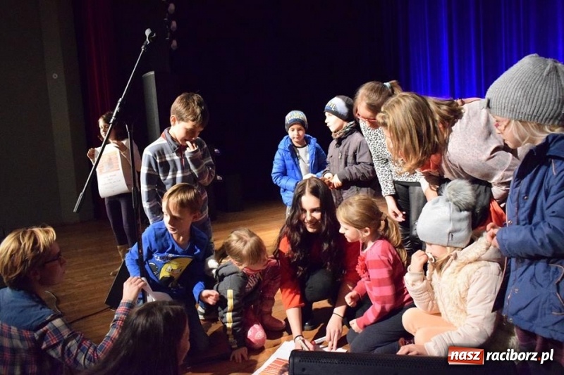 Zdjęcie w galerii na portalu naszraciborz.pl: Oczarowała jury Mam Talent. W niedzielę zaśpiewała w Kuźni Raciborskiej  wiadomości z regionu