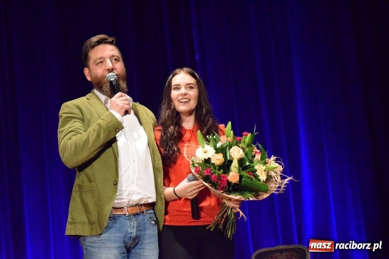 Zdjęcie w galerii na portalu naszraciborz.pl: Oczarowała jury Mam Talent. W niedzielę zaśpiewała w Kuźni Raciborskiej  wiadomości z regionu