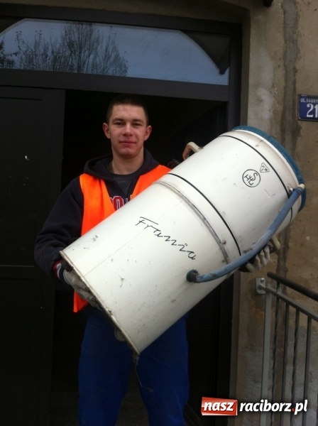 Zdjęcie w galerii na portalu naszraciborz.pl: ZŁOMIADA 2017. Zebrano 5300 złotych na leczenie Mateuszka Giedy  wiadomości z regionu