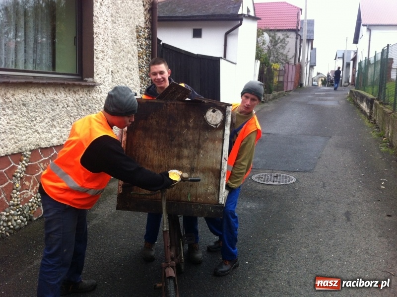 Zdjęcie w galerii na portalu naszraciborz.pl: ZŁOMIADA 2017. Zebrano 5300 złotych na leczenie Mateuszka Giedy  wiadomości z regionu