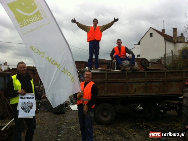 Zdjęcie w galerii na portalu naszraciborz.pl: ZŁOMIADA 2017. Zebrano 5300 złotych na leczenie Mateuszka Giedy  wiadomości z regionu