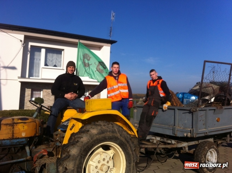 Zdjęcie w galerii na portalu naszraciborz.pl: ZŁOMIADA 2017. Zebrano 5300 złotych na leczenie Mateuszka Giedy  wiadomości z regionu