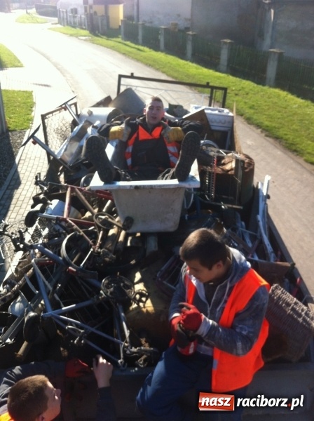 Zdjęcie w galerii na portalu naszraciborz.pl: ZŁOMIADA 2017. Zebrano 5300 złotych na leczenie Mateuszka Giedy  wiadomości z regionu