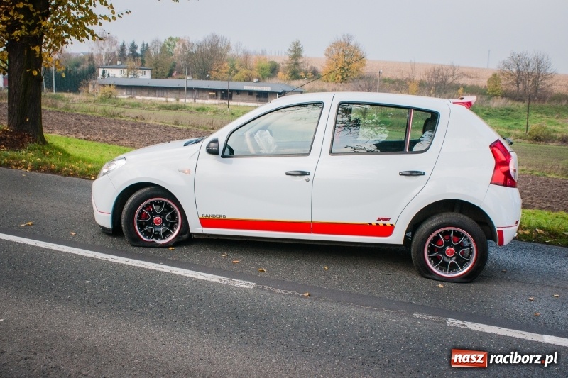 Zdjęcie w galerii na portalu naszraciborz.pl: Zderzenie dacii sandero i opla astry na Opawskiej wiadomości z regionu