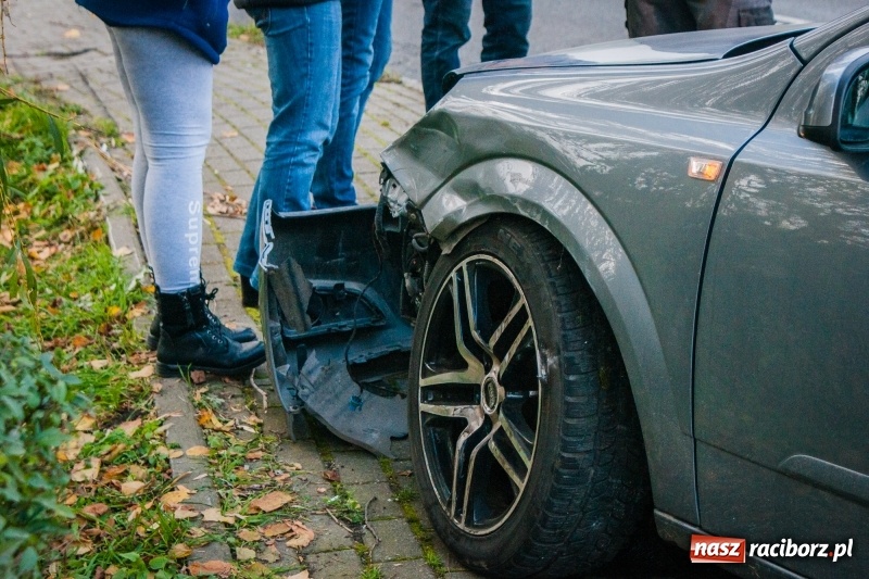 Zdjęcie w galerii na portalu naszraciborz.pl: Zderzenie dacii sandero i opla astry na Opawskiej wiadomości z regionu