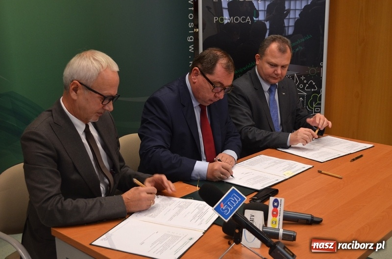 Zdjęcie w galerii na portalu naszraciborz.pl: Umowa z bankami podpisana wiadomości z regionu