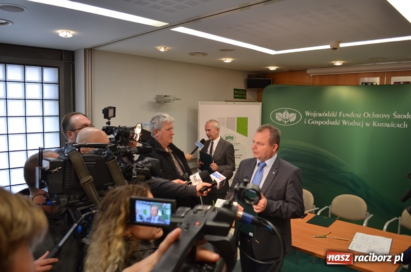 Zdjęcie w galerii na portalu naszraciborz.pl: Umowa z bankami podpisana wiadomości z regionu