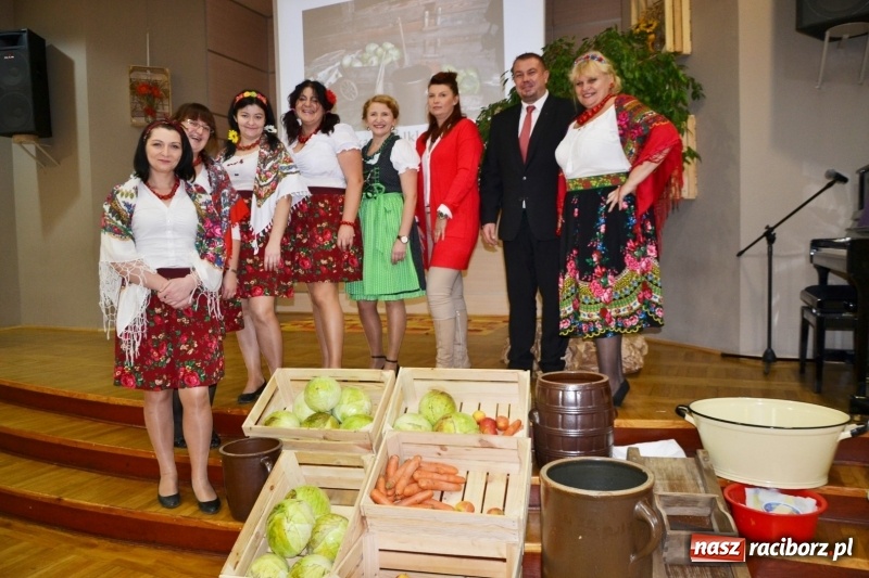 Zdjęcie w galerii na portalu naszraciborz.pl: Kapusta jest dobra na wszystko. Kiszynie kapusty w Tworkowie wiadomości z regionu