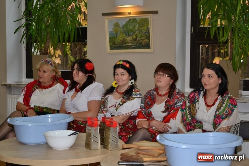 Zdjęcie w galerii na portalu naszraciborz.pl: Kapusta jest dobra na wszystko. Kiszynie kapusty w Tworkowie wiadomości z regionu