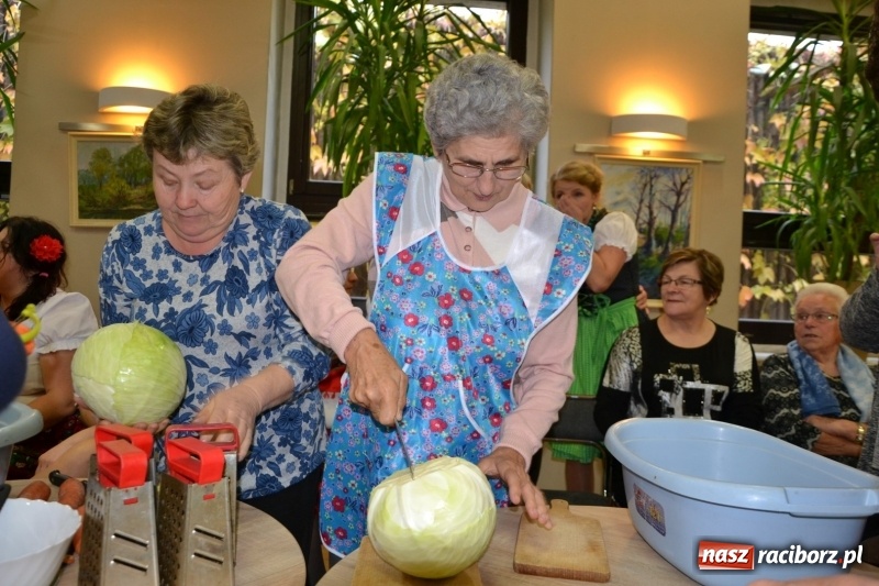 Zdjęcie w galerii na portalu naszraciborz.pl: Kapusta jest dobra na wszystko. Kiszynie kapusty w Tworkowie wiadomości z regionu
