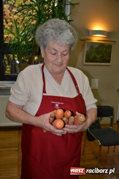 Zdjęcie w galerii na portalu naszraciborz.pl: Kapusta jest dobra na wszystko. Kiszynie kapusty w Tworkowie wiadomości z regionu