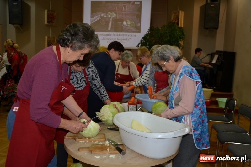 Zdjęcie w galerii na portalu naszraciborz.pl: Kapusta jest dobra na wszystko. Kiszynie kapusty w Tworkowie wiadomości z regionu