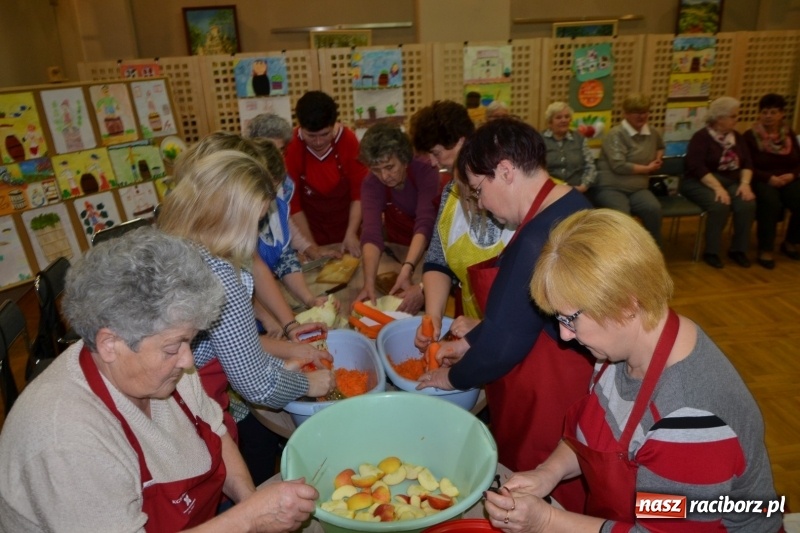 Zdjęcie w galerii na portalu naszraciborz.pl: Kapusta jest dobra na wszystko. Kiszynie kapusty w Tworkowie wiadomości z regionu