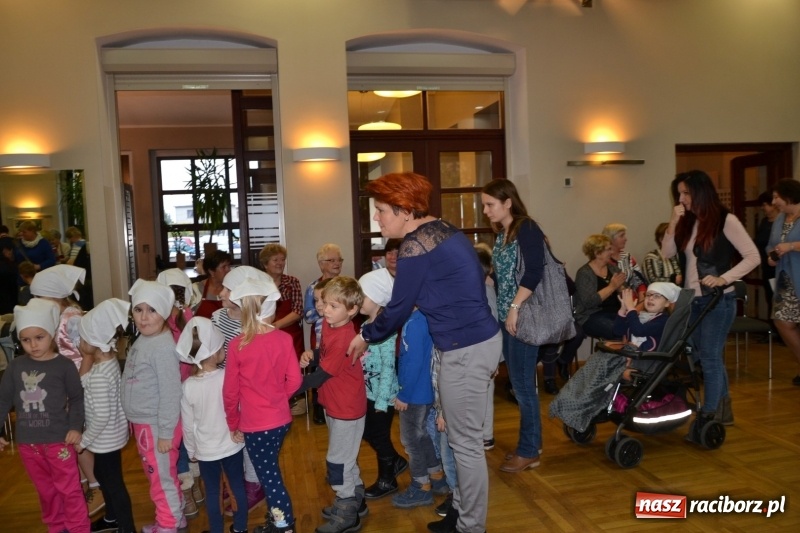 Zdjęcie w galerii na portalu naszraciborz.pl: Kapusta jest dobra na wszystko. Kiszynie kapusty w Tworkowie wiadomości z regionu