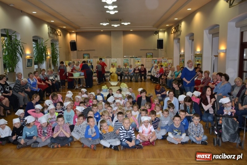 Zdjęcie w galerii na portalu naszraciborz.pl: Kapusta jest dobra na wszystko. Kiszynie kapusty w Tworkowie wiadomości z regionu