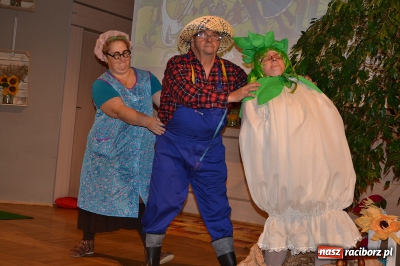 Zdjęcie w galerii na portalu naszraciborz.pl: Kapusta jest dobra na wszystko. Kiszynie kapusty w Tworkowie wiadomości z regionu