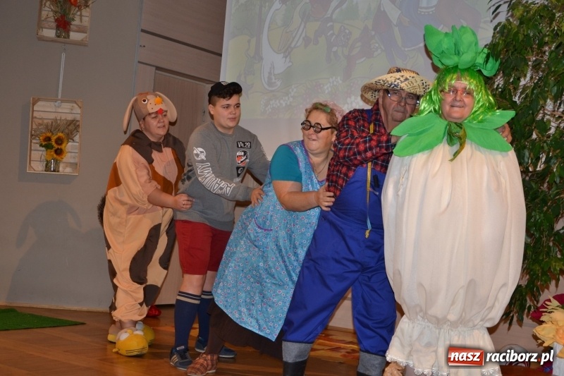 Zdjęcie w galerii na portalu naszraciborz.pl: Kapusta jest dobra na wszystko. Kiszynie kapusty w Tworkowie wiadomości z regionu