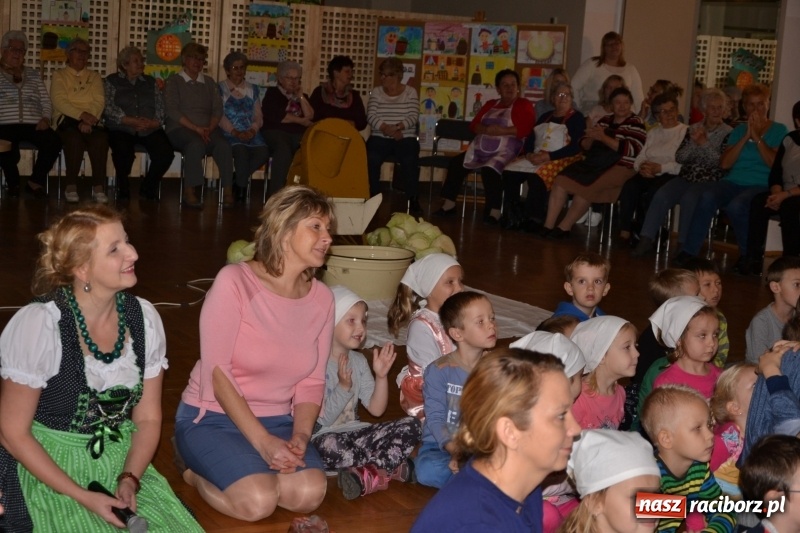 Zdjęcie w galerii na portalu naszraciborz.pl: Kapusta jest dobra na wszystko. Kiszynie kapusty w Tworkowie wiadomości z regionu