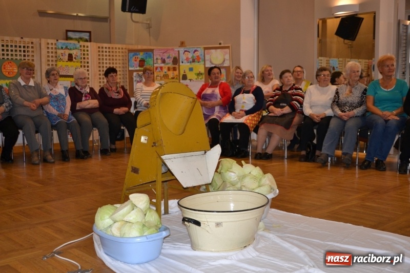 Zdjęcie w galerii na portalu naszraciborz.pl: Kapusta jest dobra na wszystko. Kiszynie kapusty w Tworkowie wiadomości z regionu