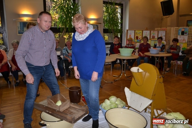 Zdjęcie w galerii na portalu naszraciborz.pl: Kapusta jest dobra na wszystko. Kiszynie kapusty w Tworkowie wiadomości z regionu