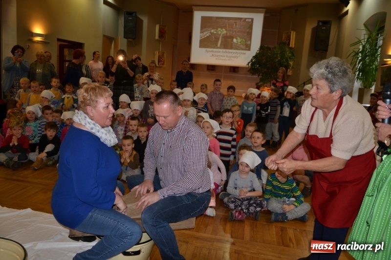 Zdjęcie w galerii na portalu naszraciborz.pl: Kapusta jest dobra na wszystko. Kiszynie kapusty w Tworkowie wiadomości z regionu