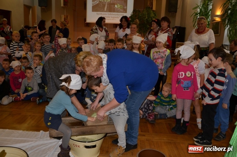 Zdjęcie w galerii na portalu naszraciborz.pl: Kapusta jest dobra na wszystko. Kiszynie kapusty w Tworkowie wiadomości z regionu