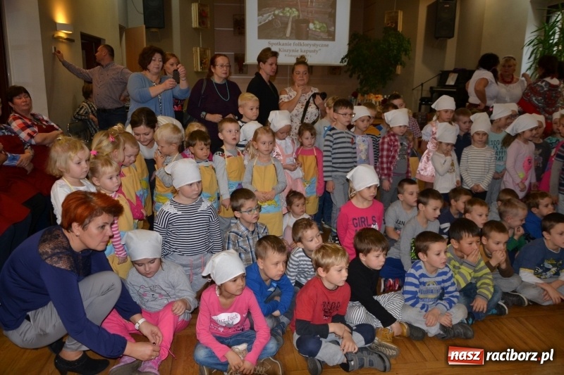 Zdjęcie w galerii na portalu naszraciborz.pl: Kapusta jest dobra na wszystko. Kiszynie kapusty w Tworkowie wiadomości z regionu